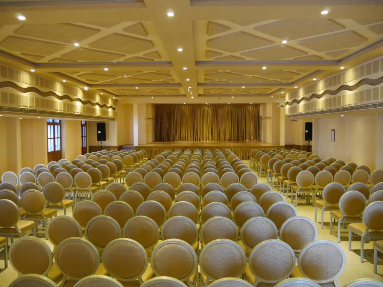 Karthika Residency Otel Kilimanur Dış mekan fotoğraf