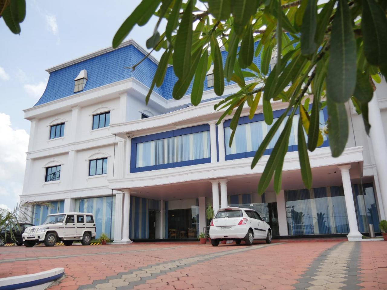 Karthika Residency Otel Kilimanur Dış mekan fotoğraf